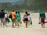 Na Praia do Siri, vizinha  Gamboa, em Garopaba, o movimento foi aumentando gradualmente na manh de quinta-feira