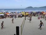 Domingo - Praia do Campeche  tima para praticar esportes, como kitesurfe e futevlei.