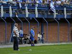 Branco, tcnico do Figueirense, observando o jogo