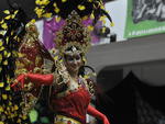 Baile municipal de So Francisco do Sul. Escolha das fantasias de Categoria Luxo Feminina. Em 1lugar Patricia Zaiats, Fantasia Mstica e guardi da fnix