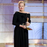 Preto e cintura marcada no Globo de Ouro em 2010. Meryl Streep j aprendeu a receita que funciona para ela no tapete vermelho, mas pode apostar em um toque de cor ou brilho para o Oscar