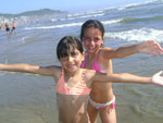 As irms Jlia e laura curtindo a praia de Mar Grosso em Laguna,SC 