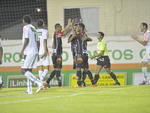 Jogadores comemoram gol de Bruno Rangel, segundo do JEC no jogo