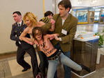 Ativistas do grupo ucranino Femen so detidas aps protestarem contra as eleies russas no colgio eleitoral no qual o primeiro ministro Vladimir Putin vota em Moscou capital da Russia.