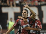 Maurcio comemora o segundo gol do JEC