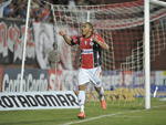 Lima comemora gol