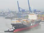 Quinta-feira - Navio de 300 metros de comprimento opera com xito no complexo porturio de Itaja.   Medida visa impedir que a regio perca armadores para portos com capacidade maior