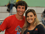 Vice-campeo Lucas Sell com a garota Red Bull