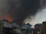 Domingo- Incndio destri galpo de importados em Balnerio Cambori