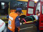 Sexta-feira - Acidente com nibus de transporte coletivo deixa trs pessoas feridas em Balnerio Cambori