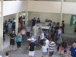 Fluxo intenso de pessoas  registrado na Escola Hercilio Deeke, maior colgio eleitoral de Blumenau 