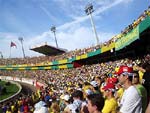 Torcida se aglomera no estdio pra o inicio da partida