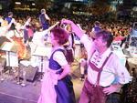 Noite de quarta-feira foi de Oktoberfest agitada na Vila Germnica