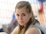 Eduarda Jaeger se preparando para o jogo de basquete