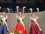 Ex-rainha e ex-princesas da Oktoberfest se despedem do pblico na Vila Germnica