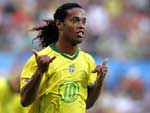 Ronaldinho comemora segundo gol brasileiro, que parecia encaminhar mais uma vitria