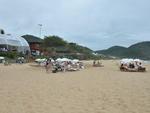 Praia do Estaleirinho, em Balnerio Cambori,  um point para quem quer fazer festa e conhecer pessoas. Belas mulheres e homens desfilam pelos 700 metros de extenso da faixa de areia  
