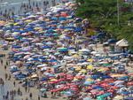 Domingo: Calor fez com que as praias de Balnerio Cambori ficassem lotadas