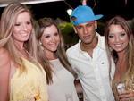 Neymar posando com fs