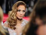 Aos 43 anos, a cantora e atriz Jennifer Lopez apresentou um dos prmios na cerimnia