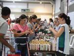 Quinta-feira: Bazar com mercadorias apreendidas pela Receita Federal movimenta Vila Germnica. O Cerene, entidade que atua no tratamento e na reabilitao de dependentes qumicos em Blumenau, promove a venda