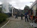 Quinta-feira: Incndio destri galpo na Velha, em Blumenau .Construo em transversal da Rua Joo Pessoa servia como depsito