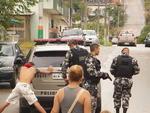 Tera-feira: Operao da PM em Cambori teve como objetivo garantir a segurana na cidade, especialmente no Bairro Monte Alegre, considerado o mais violento. Cerca de 70 policiais estavam envolvidos. Policiais do peloto de Choque, da cavalaria e do Batalho de Operaes Policiais Especiais (Bope) reforam o efetivo e 25 viaturas estavam  disposio