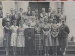 Schwester Marta com grupo de coral em 1960. A religiosa alem ajudou no parto de um quinto da populao blumenauense