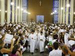Quinta-feira: Missa em ao de graas pelo novo Papa emociona fiis em Blumenau