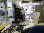 Tera-feira: Quadrilha explodiu um caixa eletrnico do Banco do Brasil na madrugada de tera-feira, em Luis Alves, no Vale do Itaja. Este foi o quinto ataque em menos de trs anos na cidade