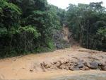 Quinta-feira: Defesa Civil monitora o deslizamento de terra na Ilha do Sossego, Nova Rssia, que atinge o leito do Ribeiro Garcia