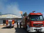 Sexta-feira: Princpio de incndio na Transportadora Nascisul, localizada no Bairro Itoupavazinha, em Blumenau, foi controlado pelo Corpo de Bombeiros