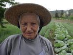 Irm Crdula Butzke persiste, aos 83 anos, nas tarefas que lhe acompanham a vida toda