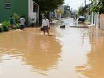 Quinta-feira:  Chuva alagou vrias localidades em Balnerio Cambori