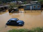 Quinta-feira:  Estragos da chuva no Bairro Nova Esperana, em Balnerio Cambori