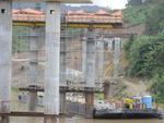 Segunda-feira: Obras da construo da Ponte do Vale, em Gaspar, so paralisadas
