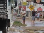 Quarta-feira: Moradores iniciam limpeza da Avenida Oswaldo Reis, em Itaja