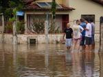 Quarta-feira: Rio Piarras transbordou e alagou residencias no Bairro Santo Antonio, em Balnerio Piarras