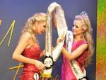 Miss Blumenau 2012 passa a faixa para a nova Miss
