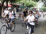 Quarta-feira:  Em comemorao ao Dia do Trabalhador, Sesc promoveu um passeio ciclstico pelo Centro de Blumenau