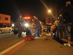 Quinta-feira: Acidente envolveu uma moto e um carro, na Rua Caadores, Bairro da Velha Central