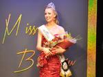 Kathleen Suzan Zwicker, a Miss Blumenau 2013, representa toda a beleza e a fora da tradio germnica 