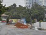 Sexta-feira: Seis exploses destroem rocha, que ficava sob o asfalto, na esquina das ruas Benjamin Constant e Almirante Barroso, na Vila Nova