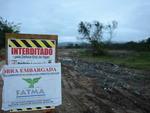 Quinta-feira: Fatma embarga terreno com depsito clandestino de lixo, no Bairro Itaipava, em Itaja