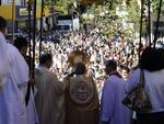 Fiis celebram a data com a missa na Catedral So Paulo Apstolo e tambm se renem nas ruas da cidade
