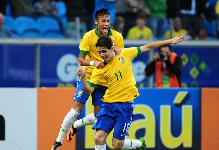 Neymar comemora com Oscar