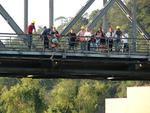 Pndulo Humano aconteceu neste sbado e domingo, dias 8 e 9, na Ponte de Ferro no Centro de Blumenau