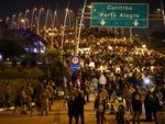 Os manifestantes ocupam apenas a ponte Colombo Salles, que sai da Ilha em direo ao continente