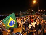 Manifestantes usaram a bandeira do Brasil durante manifestao 