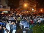 Quinta-feira: Cinco mil pessoas participam de manifestao debaixo de chuva em Itaja